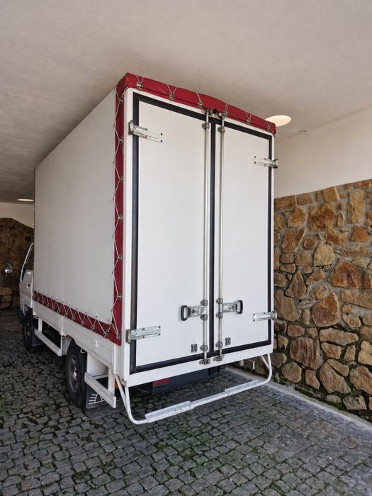 Toyota Dyna 150 Nacional 1995 de Caixa Fechada com Iluminação