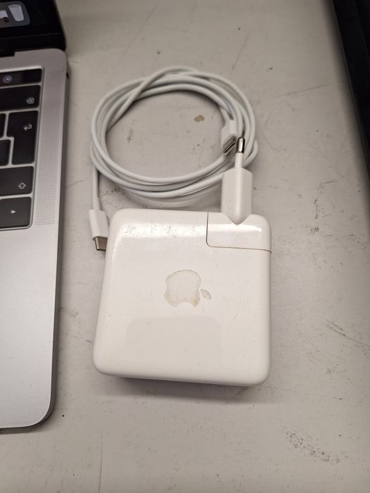MacBook Pro 13 A2159512585889461063683