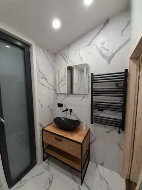 Całoroczny domek 35 m² z działką – Jezioro Skolickie – Prywatny las – pohled 4
