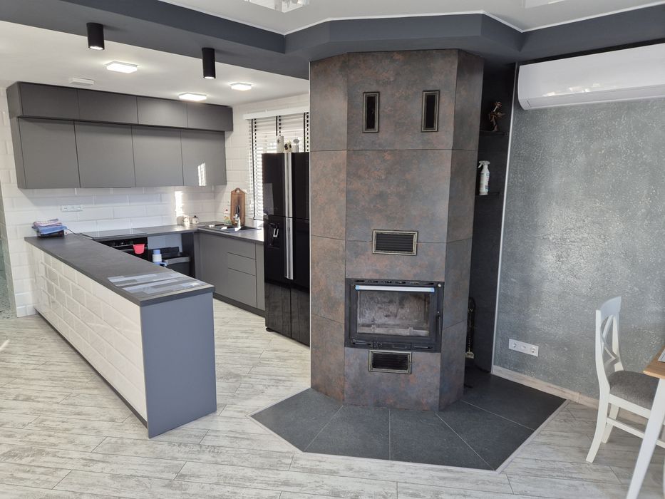 Будинок біля води. Перша лінія