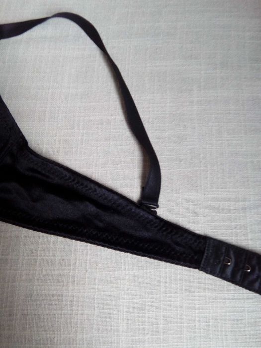 Czarny biustonosz, 75c, 34c, jak nowy