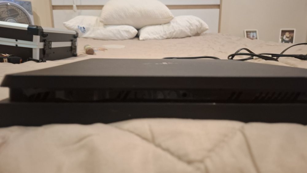 PS4 com cabo HDMI e alimentado e jogos dcs incluídos