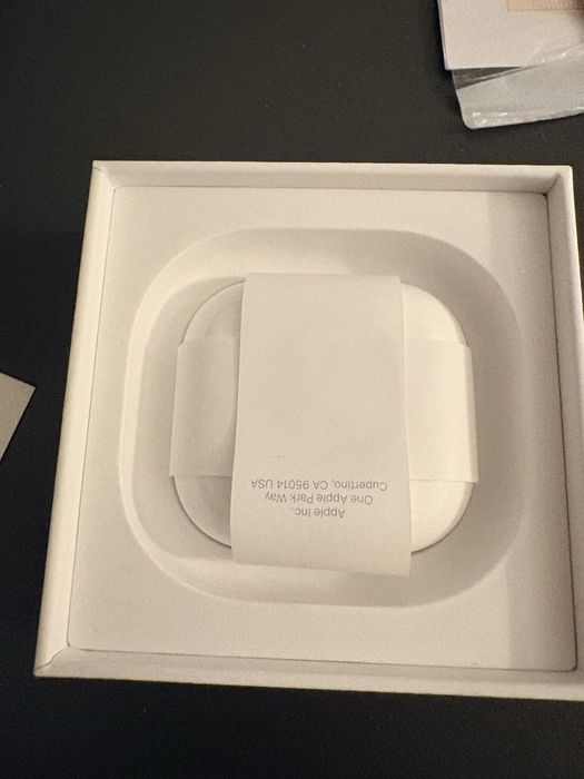 Air Pods 4 z aktywna redukcja szumów