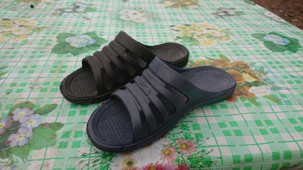 Тапочки пена 2 правых (даром)