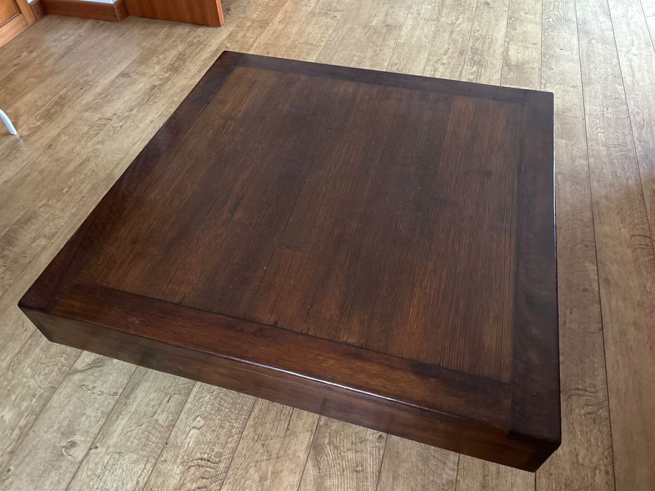 Mesa de centro quadrada de sala