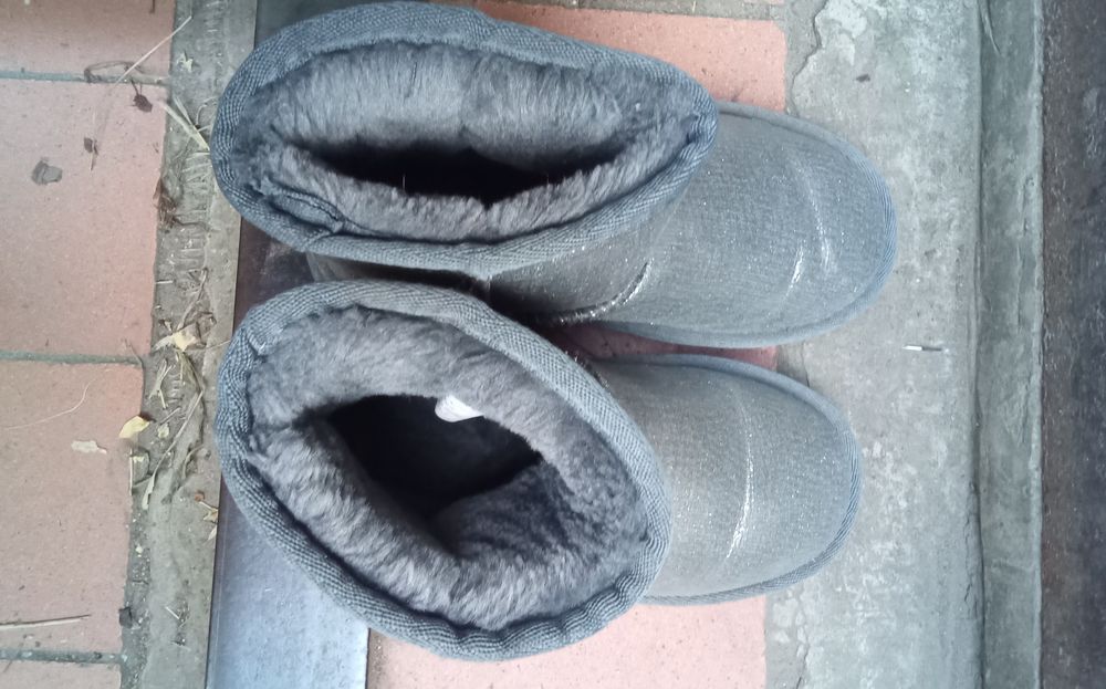 Продам угги детские