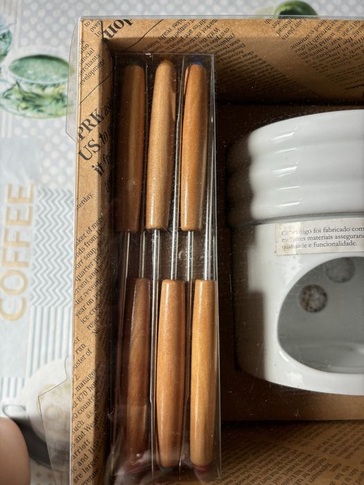Conjunto fondue de chocolate com 6 garfos e 4 velas