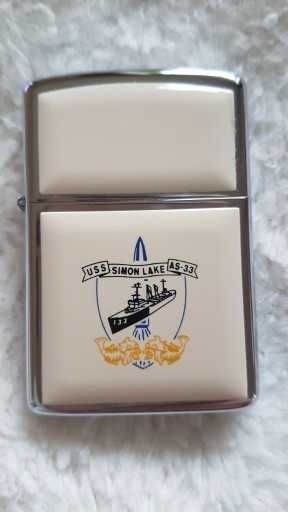 Zapalniczka Zippo Scrimshaw USS Simon Lake (AS-33) V. (1989r) Nowa.
