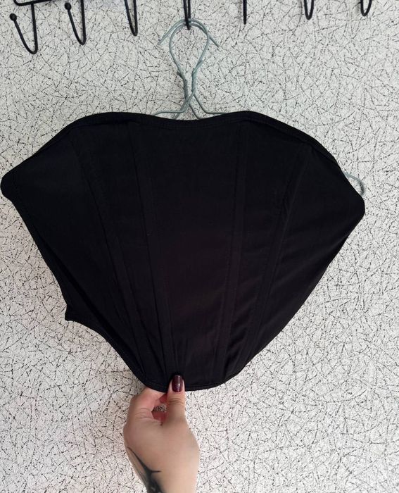 Чорний корсетний топ