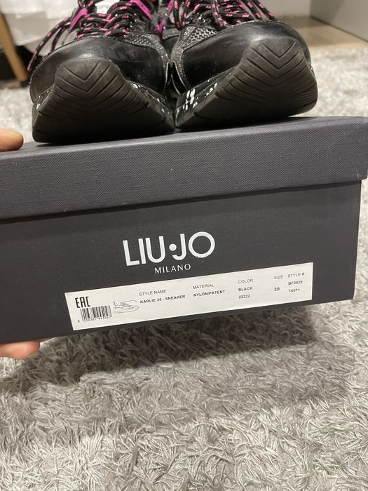 Продам кроссовки Lui jo