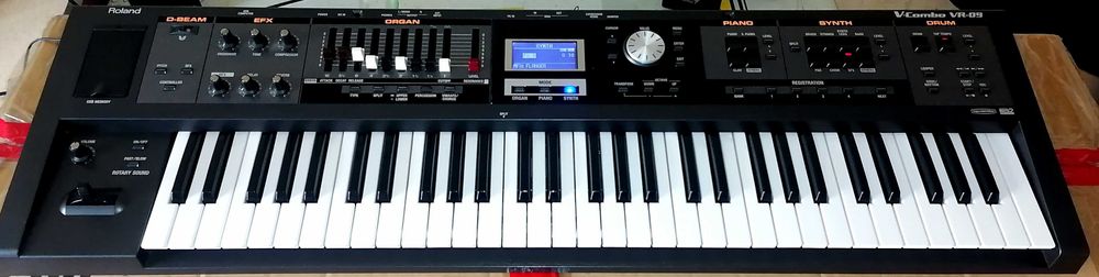 Продаю  Roland VR-09-B