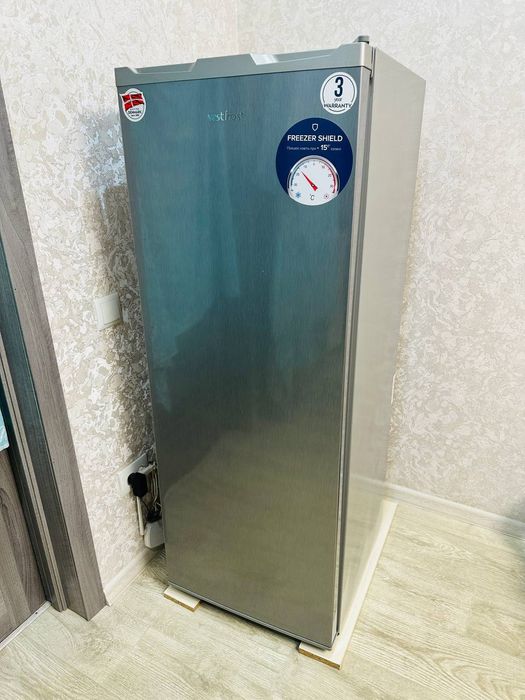 Морозильна вертикальна камера Vestfrost