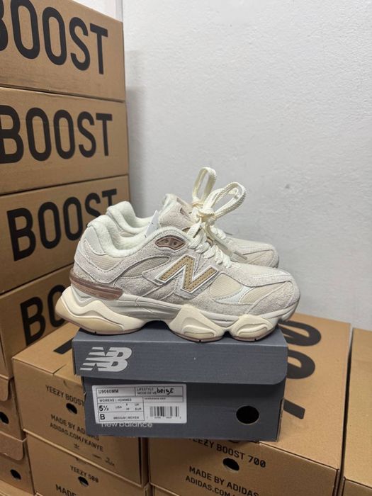 New Balance 9060 Beige трендові жіночі кросівки ню беланс 9060 бежеві