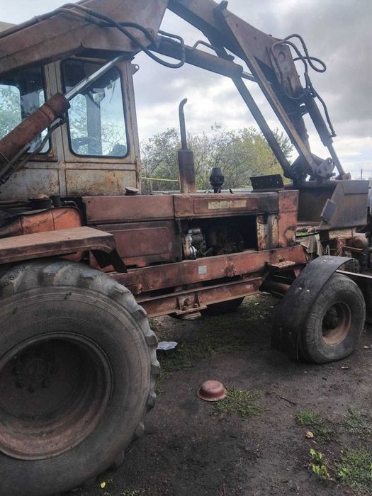 Трактор-навантажувач Карпатець