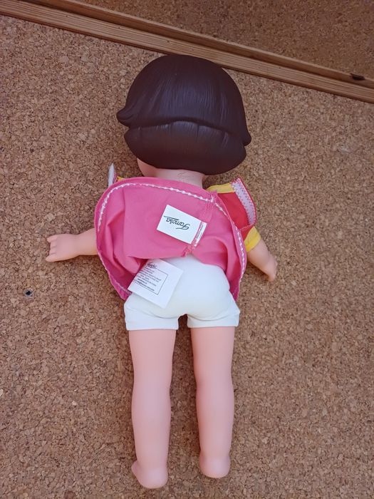 Heidi cerca de 37 cm.
Famosa.
Como nova.