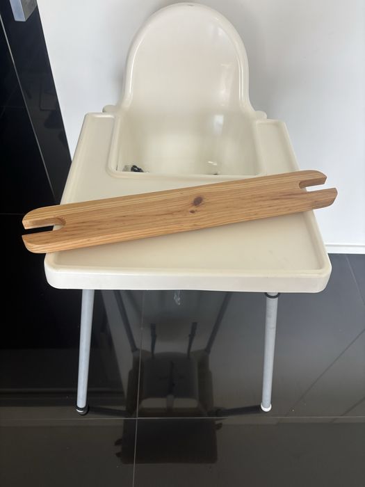Cadeira ikea com apoio pes