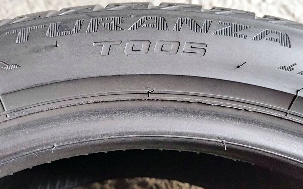 Шини літні R17 245/40 Bridgestone Turanza T005
