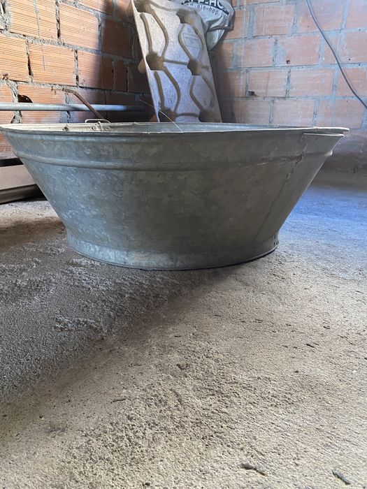 Banheira Antiga de 98cm de diâmetro