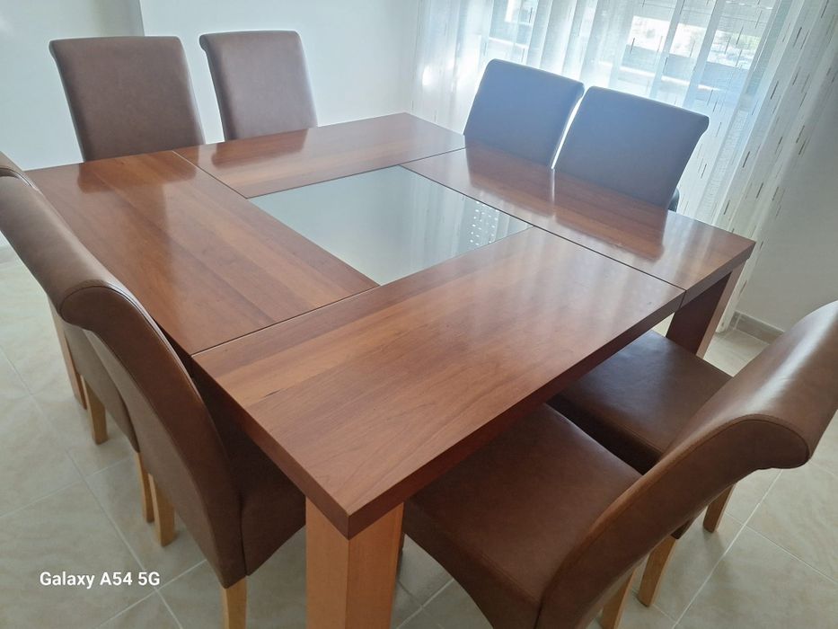 Mesa de Jantar com 8 cadeiras (novas)