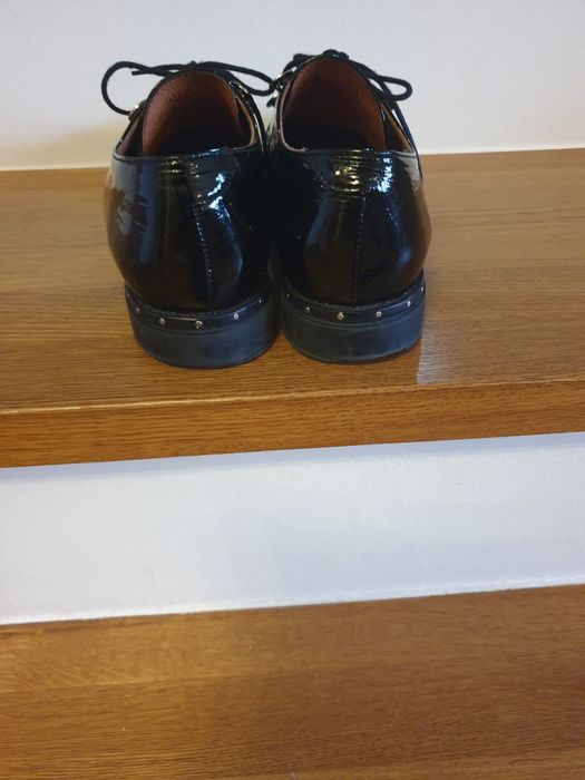 Buty skórzane lakierowane