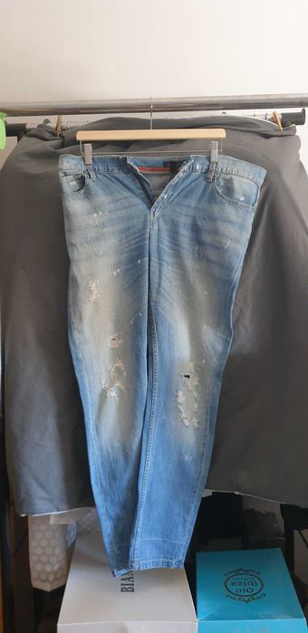 Jeans Mango com detalhes
