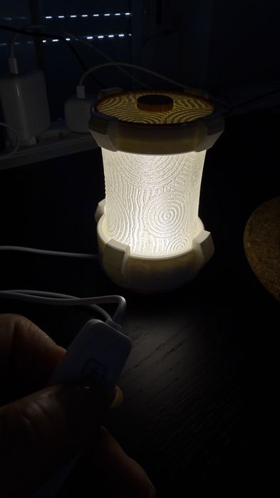 Candeeiro LED estilo Zelda com 3 modos e brilho ajustável