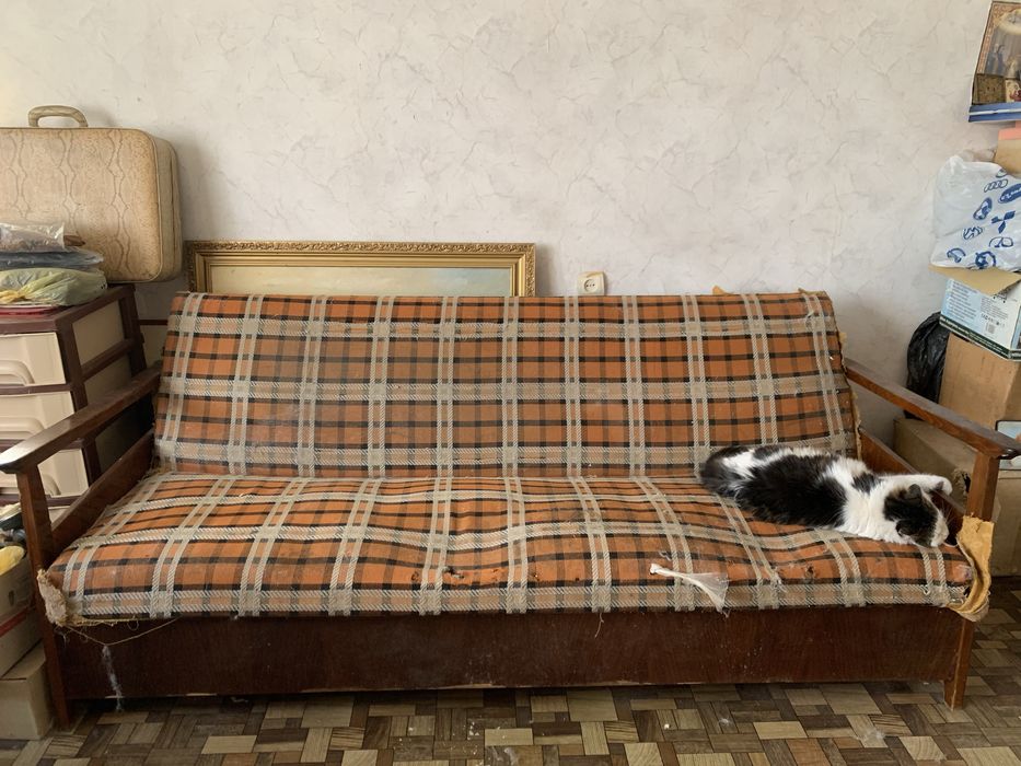 Дерево, раскладной диван, под перетяжку