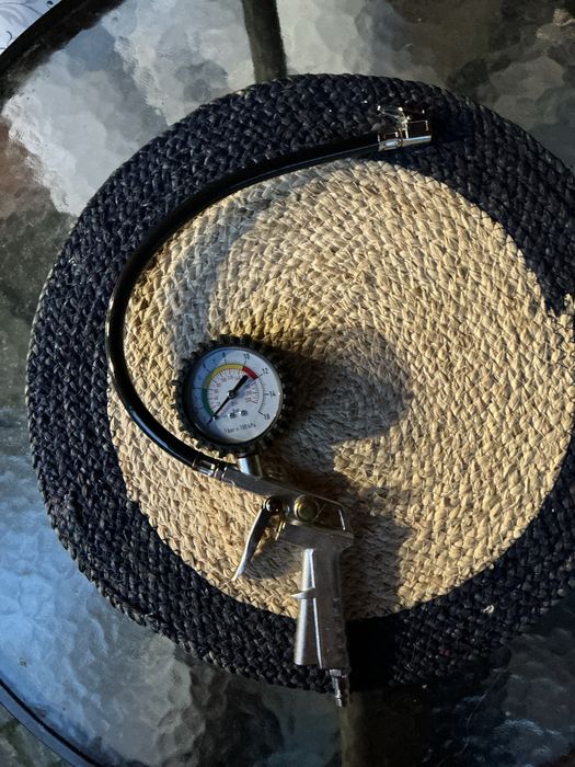 Новий дуже якісний Манометр пістолет підкачки коліс пневмотехніка