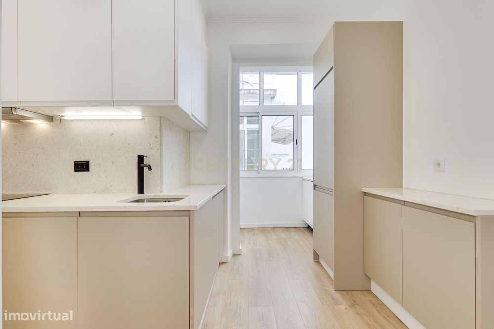 Apartamento T2, totalmente renovado.