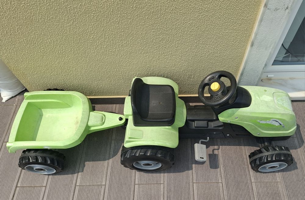 Carro a pedais criança