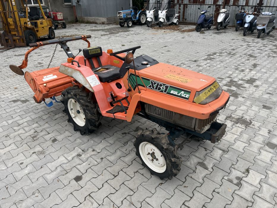 Японський трактор Kubota XB-1