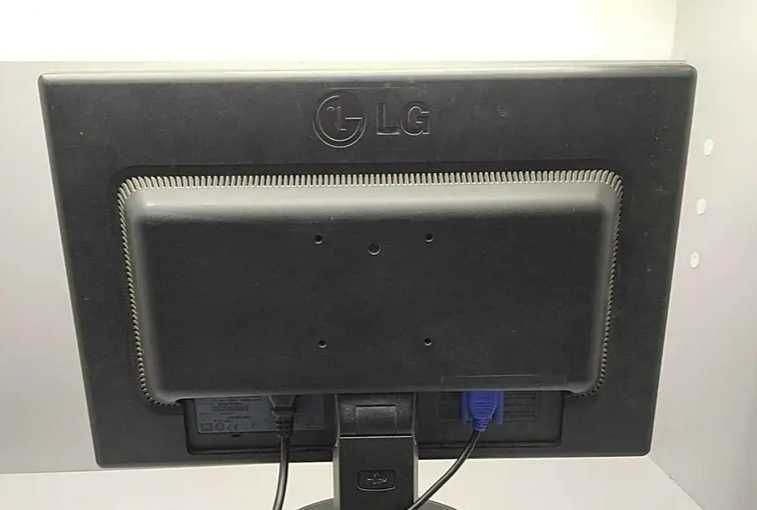 Монітор LG. Діагональ 19
