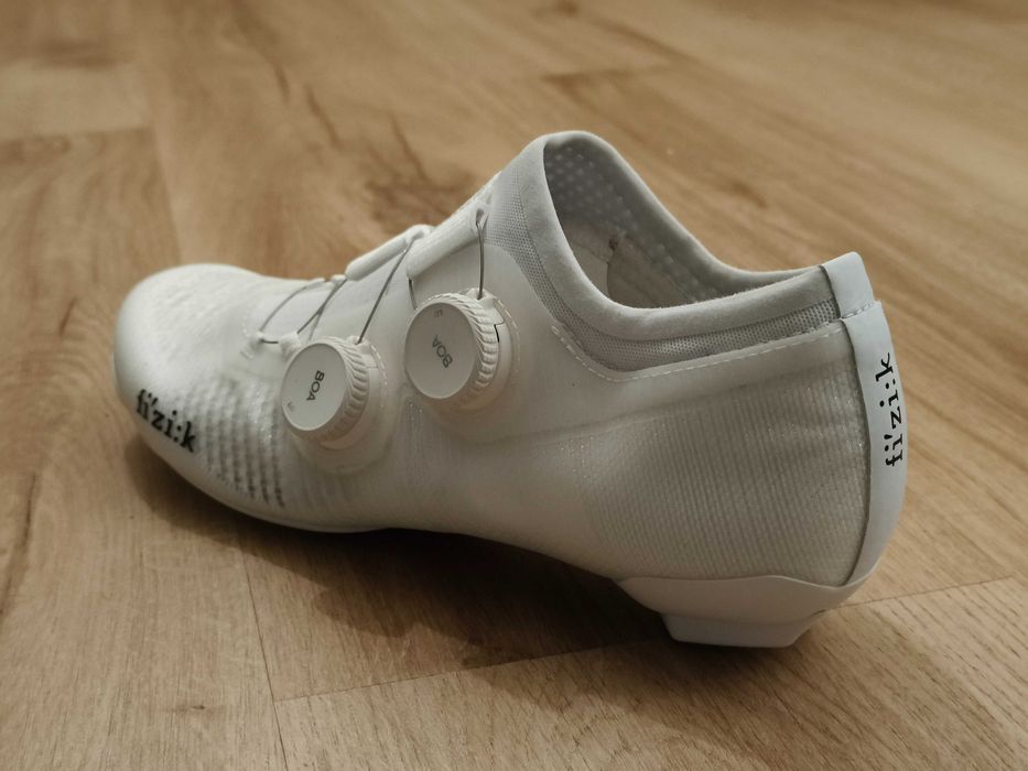 Sapatos de estrada Fizik Vega Carbon modelo 2025 Team Movistar "NOVOS"