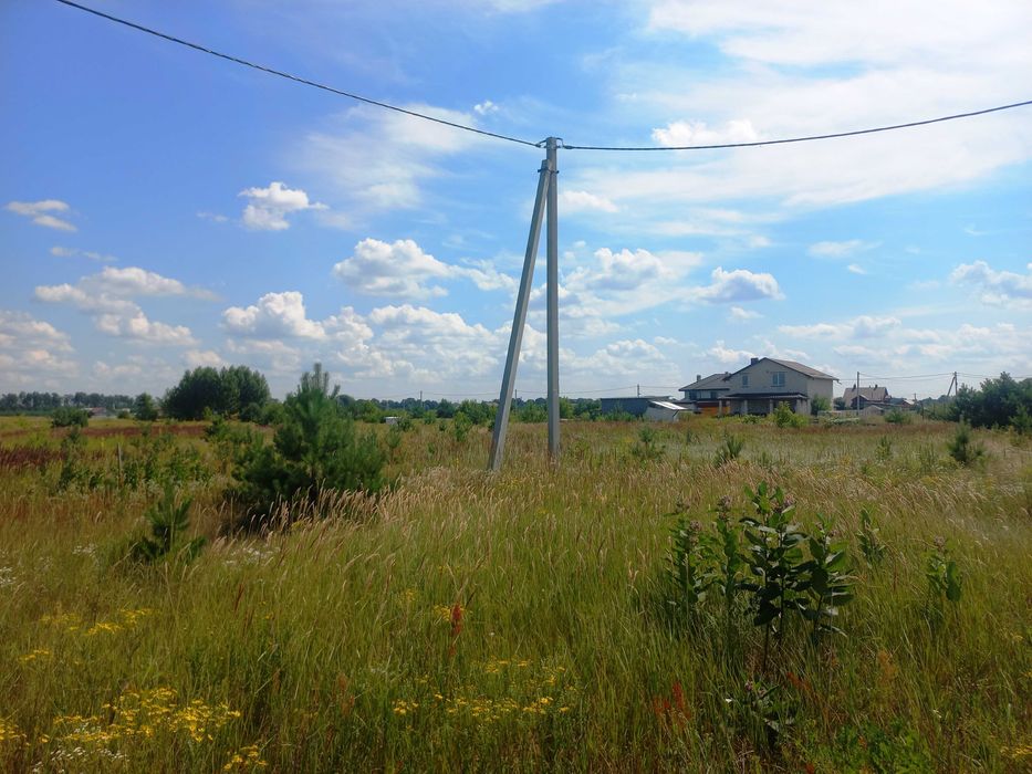 Рожівка, 15 соток на житловій вулиці з комунікаціями