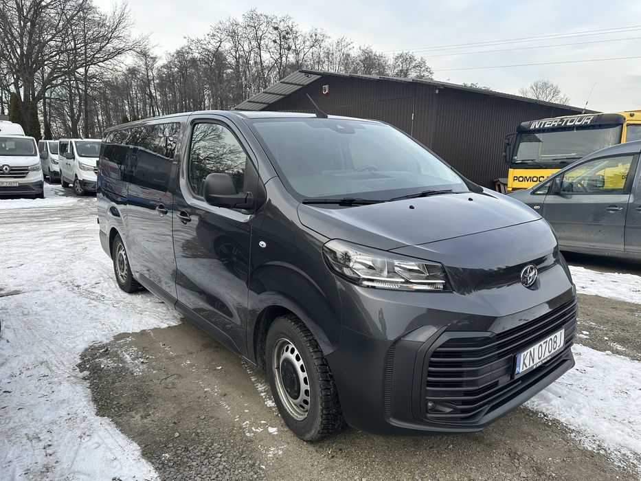 Długoterminowy Wynajem Busów 9 osobowych
