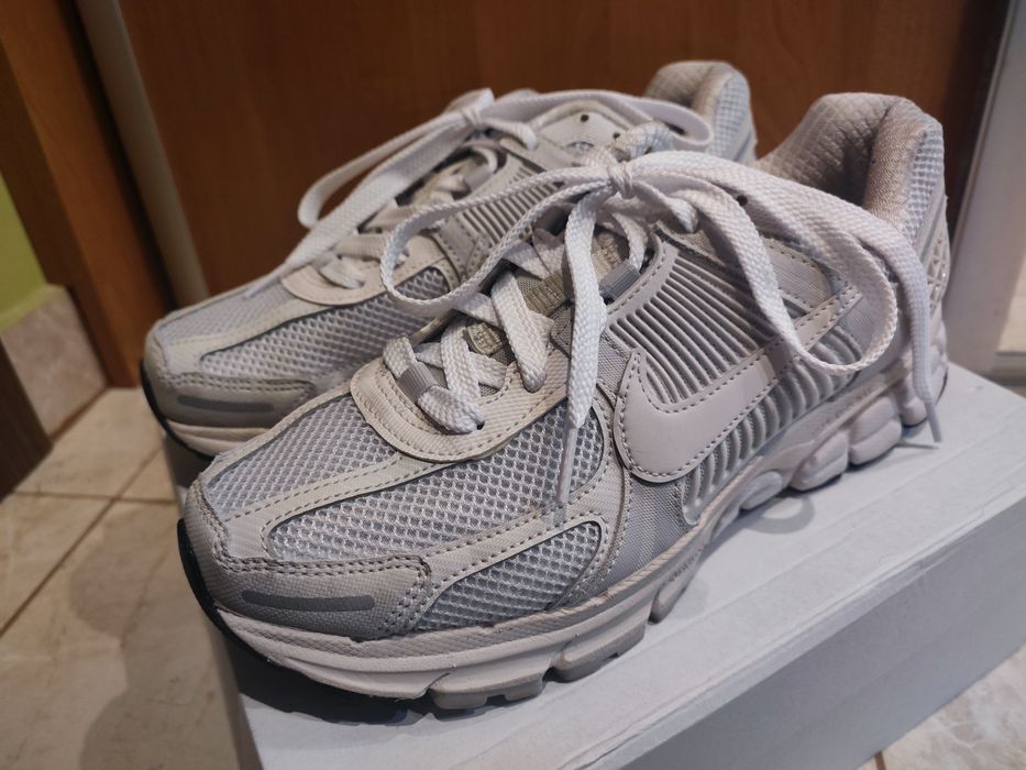 Buty sportowe  NIKE VOMERO 5  rozmiar 41