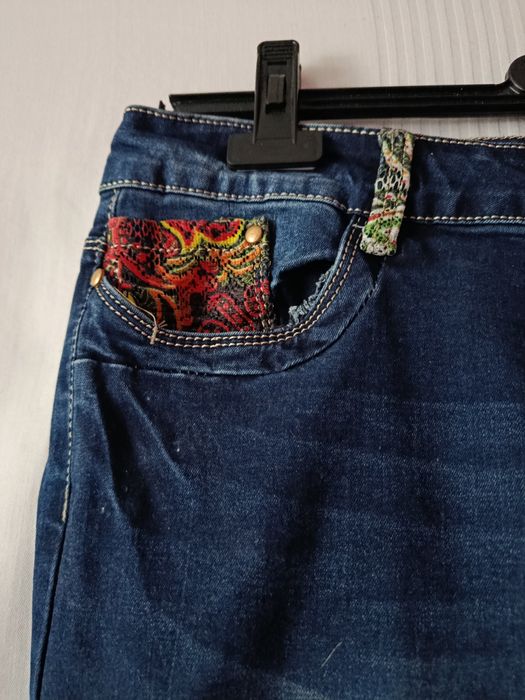 Sprzedam Spodnie Damskie Jeans, Ozdobione, Skinny, rozm L, marki Kolor