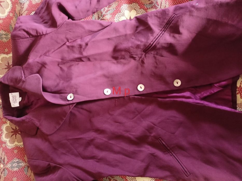 Одяг жіночий різних розмірів.