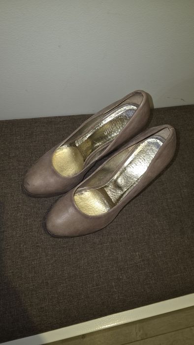 Buty na obcasie rozm. 39