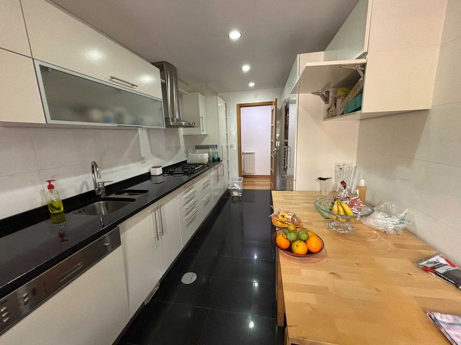 Apartamento t2 à venda na Rua Mario Cravinho, 11