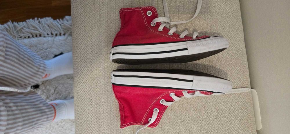 Sapatilhas criança usadas mas em bom estado.