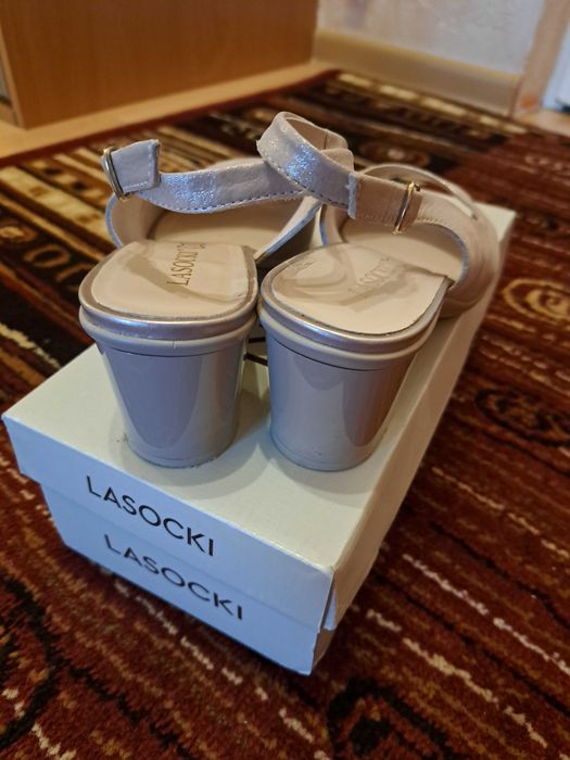 Czółenka, sandałki damskie Lasocki rozm.37  skóra