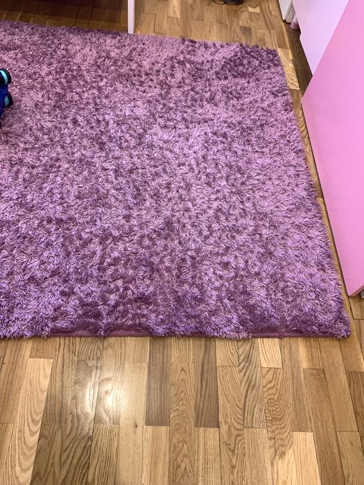 tapete GRANDE TAM 1,35 x 1,90 pelo longo (  1 ano uso, no quarto)