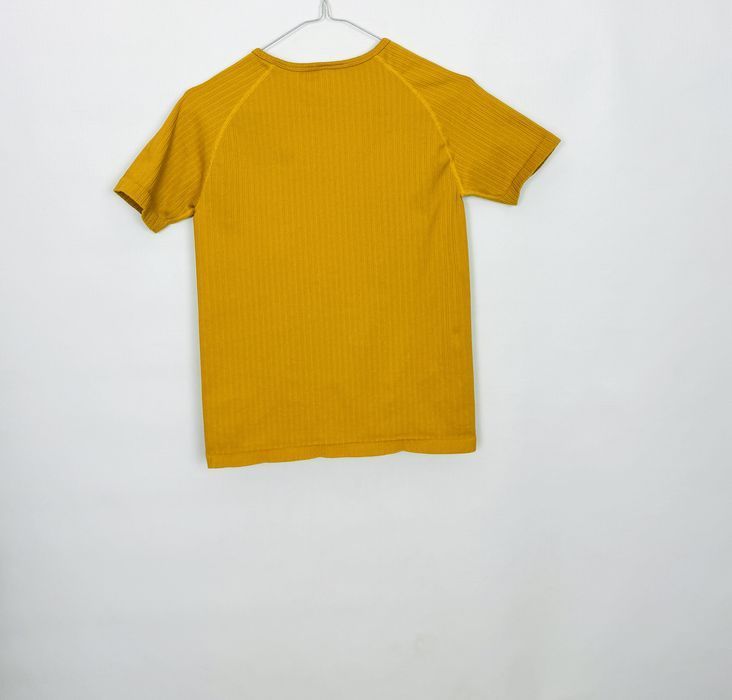 Musztardowy dopasowany t‑shirt L 40