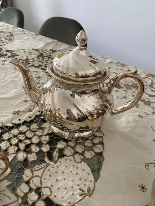 Serviço em casquinha e porcelana