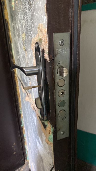 Аварійне відкриття замків.Вскрытие/открытие замков.Экстренная замена