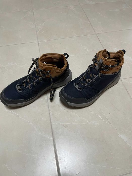 Botas Quechua, impermeáveis, quentes, com pouco uso. 
Tamanho 42.