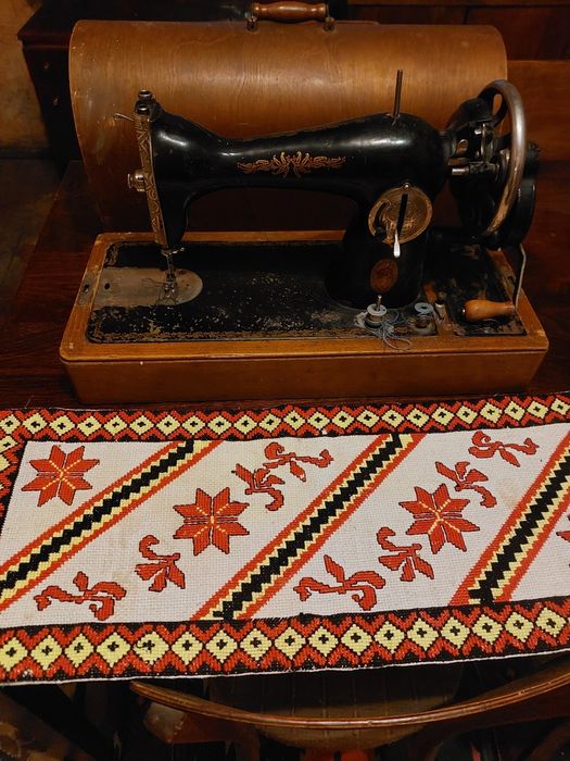Продається Швейна МАШИНКА Б/У