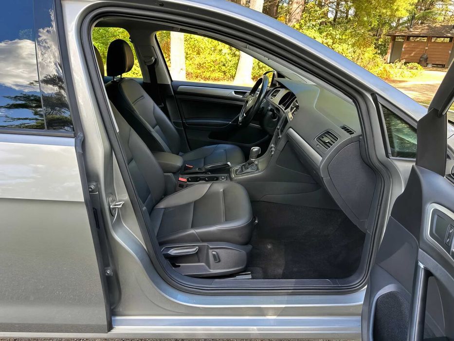 Volkswagen Golf      2017