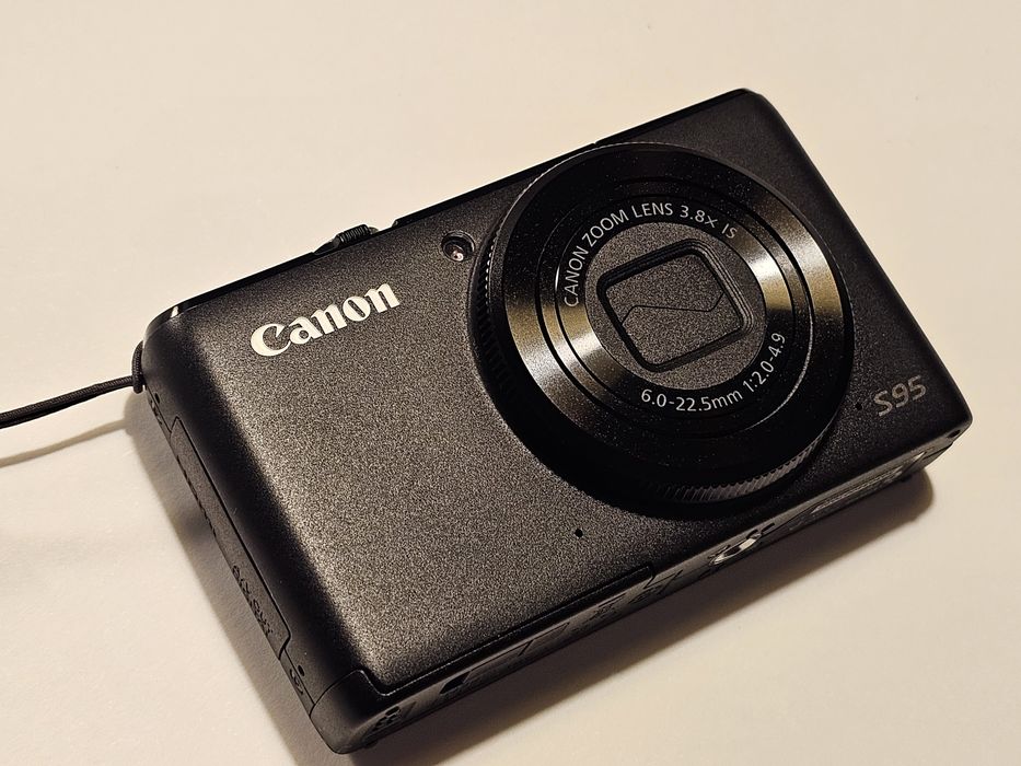 Canon PowerShot S95, mini, młodszy brat G7x
